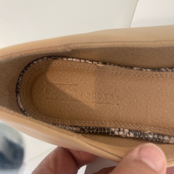 ASOS DESIGN Wide Fit Legend pointed toe cap ballet flats in beige snake - Picture 5 of 13